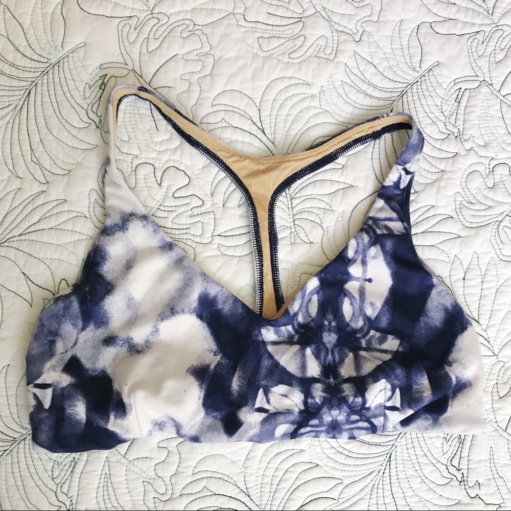 Lululemon Arise Bra // size 6 // euc